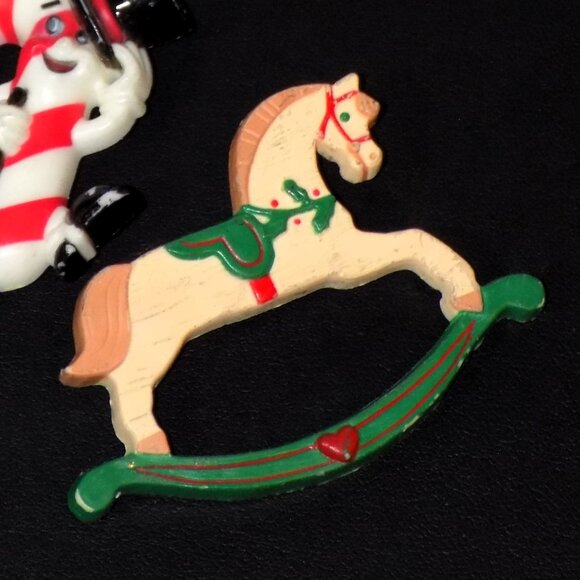 Lot 8 Vintage Hallmark, Gibson & Avon Christmas Brooches & Fragrance Pin Bundle - Picture 7 of 13